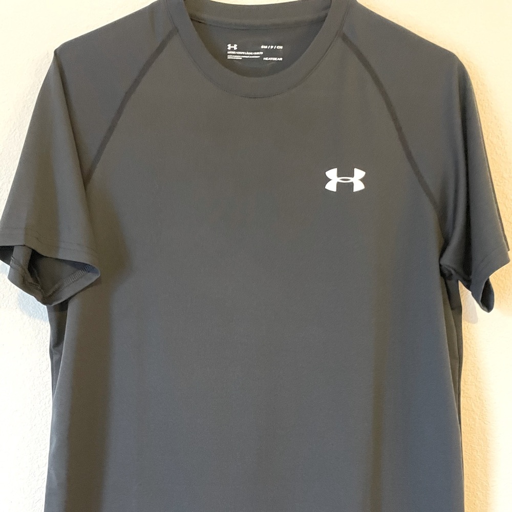 Men’s Small Under Armor tee